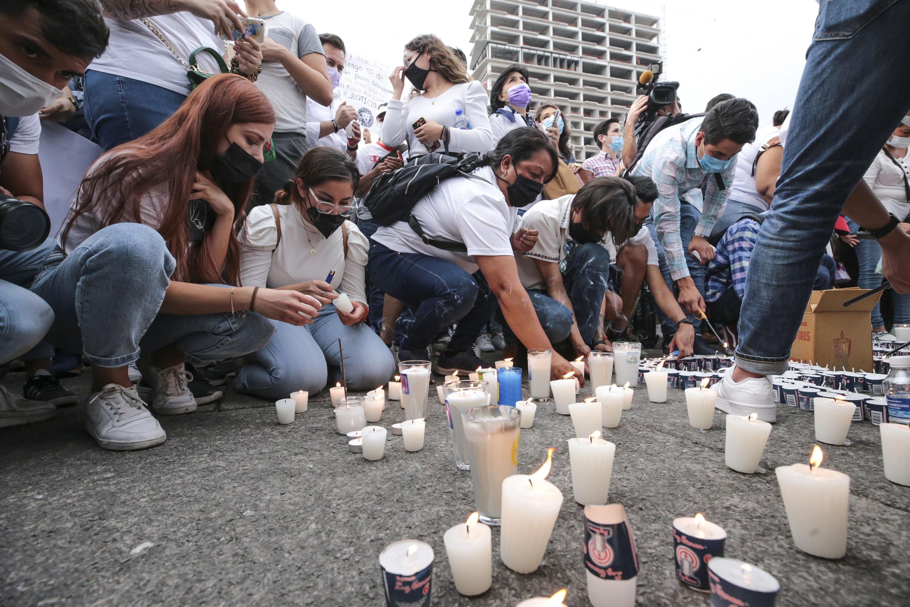 Claman más de diez mil universitarios paz y justicia: “¡No podemos acostumbrarnos a la oscuridad!”, sentencian