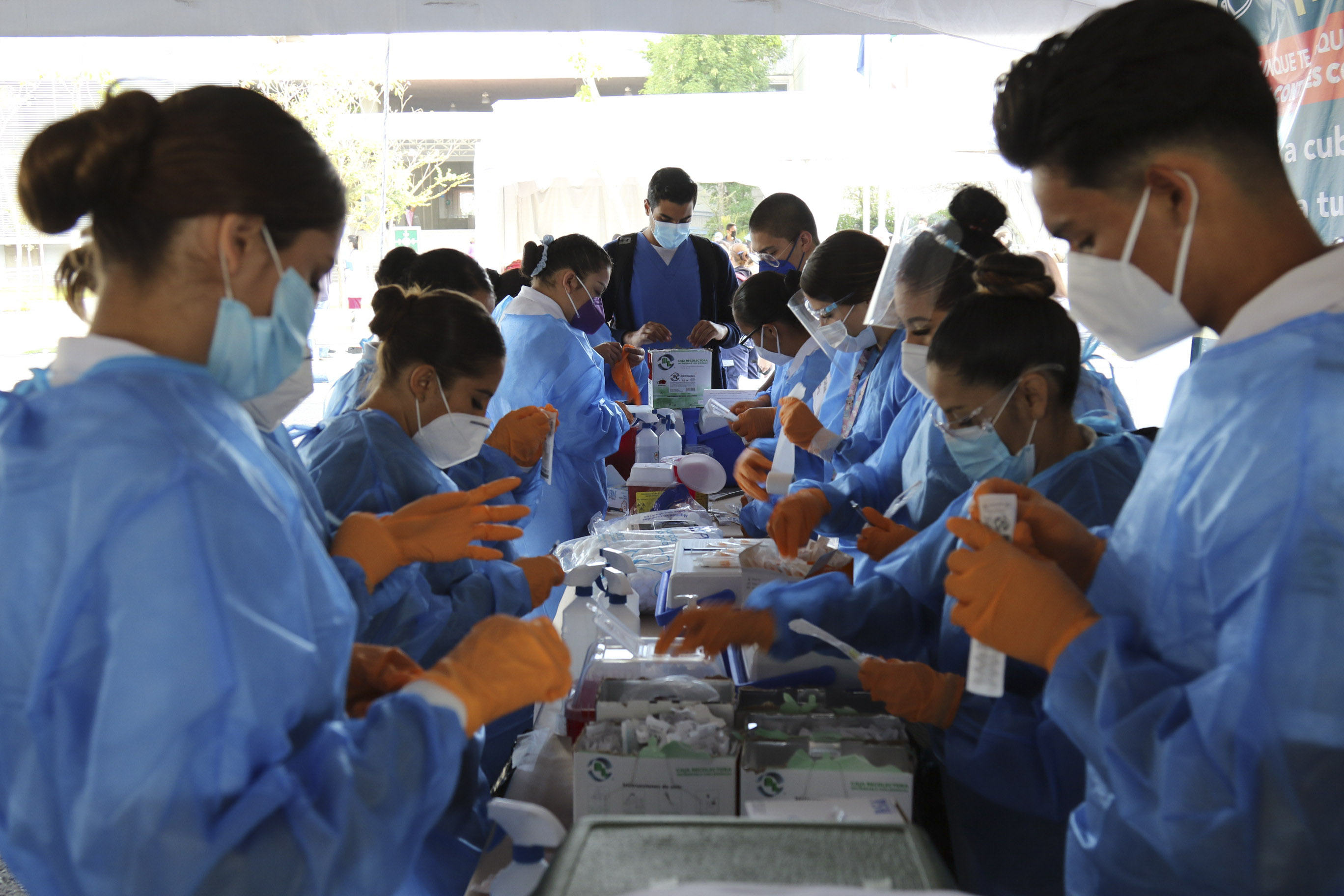 La UdeG ofrece red universitaria para reforzar vacunación en Jalisco
